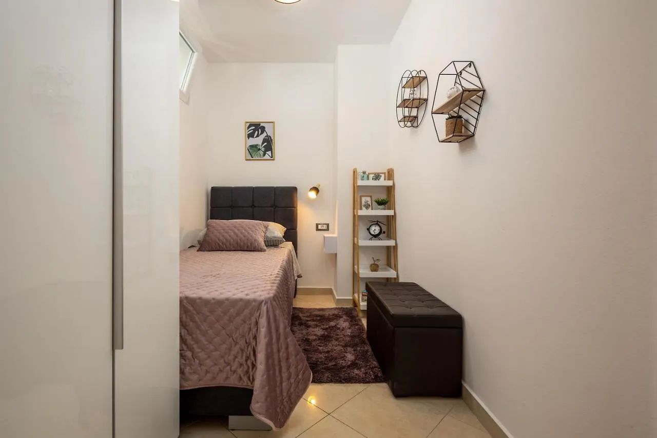 Big Modern Two - Bedroom Apartment With Sea View And Balcony - Spalato Croatia