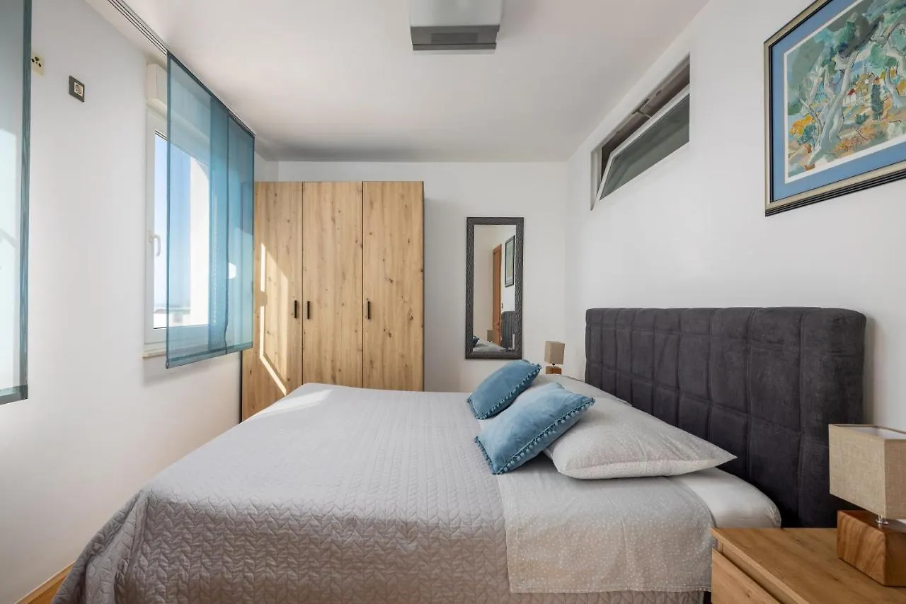 Big Modern Two - Bedroom Apartment With Sea View And Balcony - Spalato