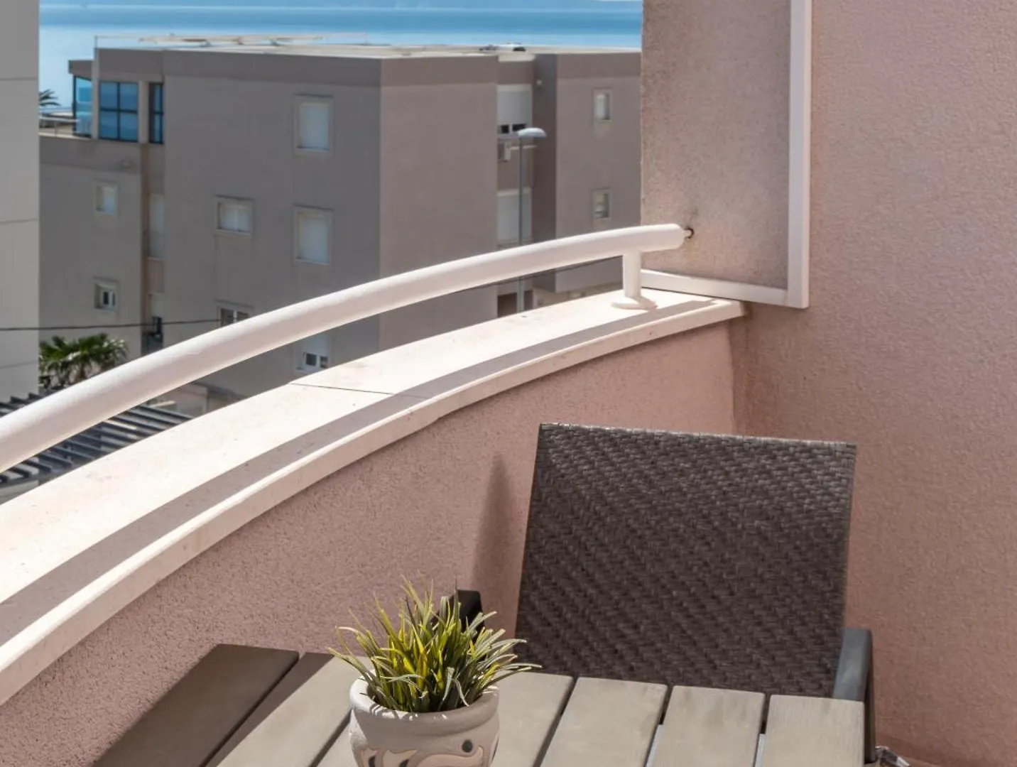 Big Modern Two - Bedroom Apartment With Sea View And Balcony - Spalato Σπλιτ