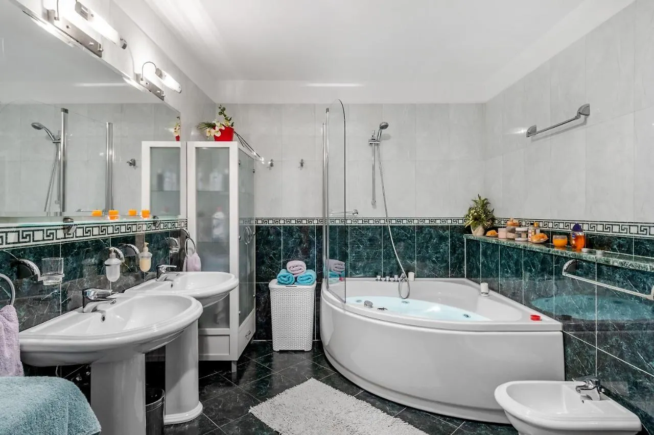 Big Modern Two - Bedroom Apartment With Sea View And Balcony - Spalato  Split