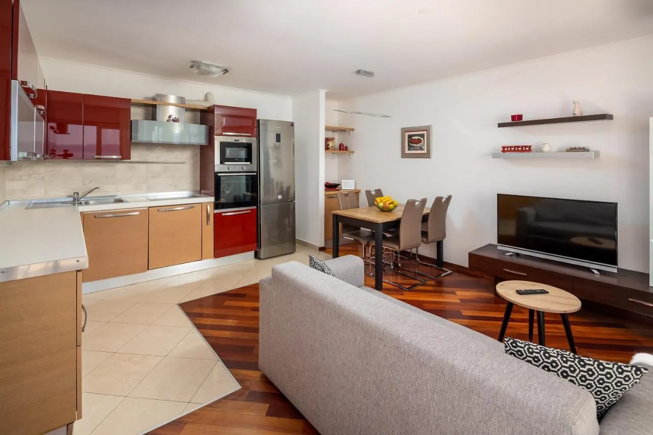 Big Modern Two - Bedroom Apartment With Sea View And Balcony - Spalato Split