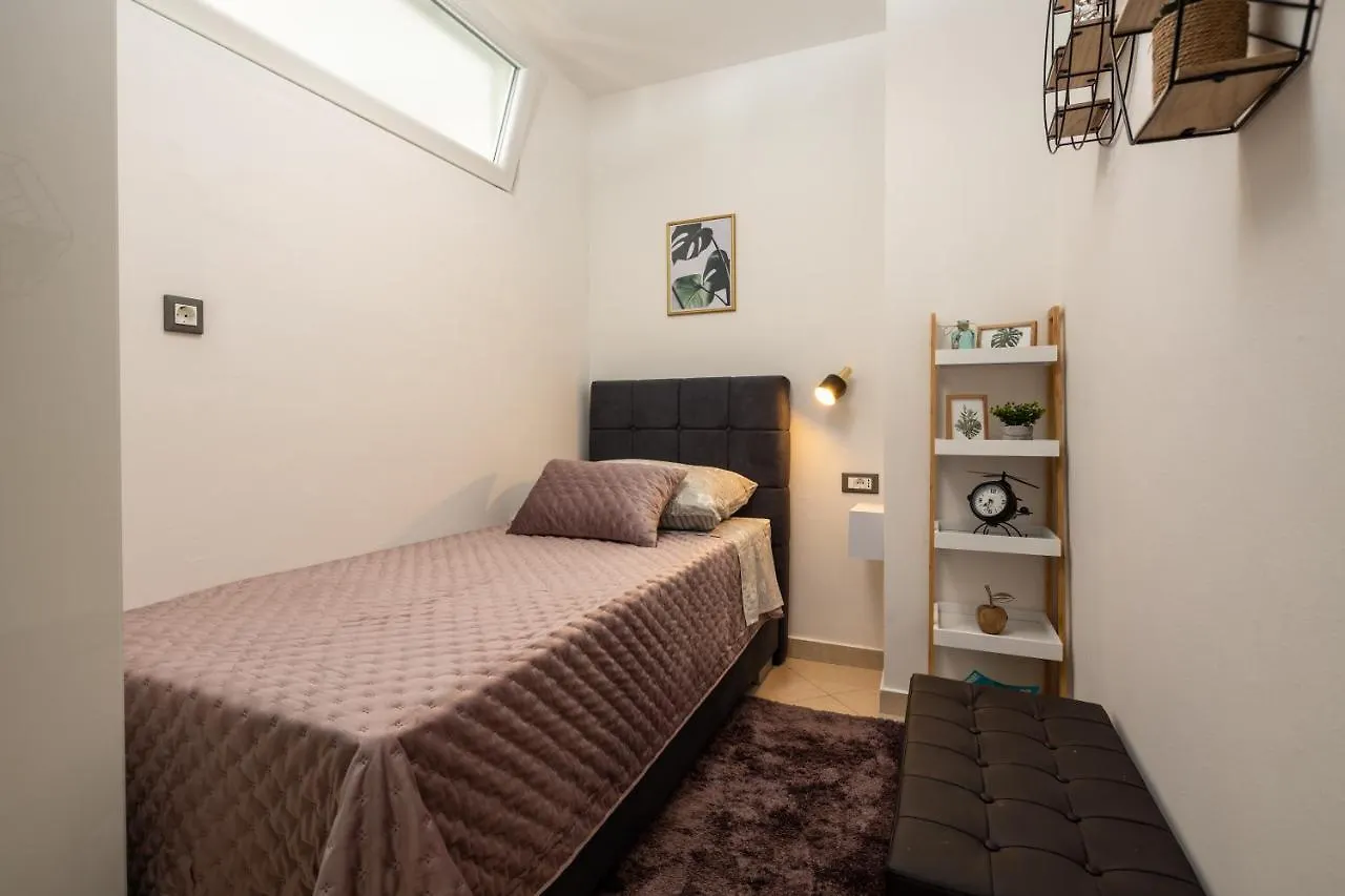 Big Modern Two - Bedroom Apartment With Sea View And Balcony - Spalato