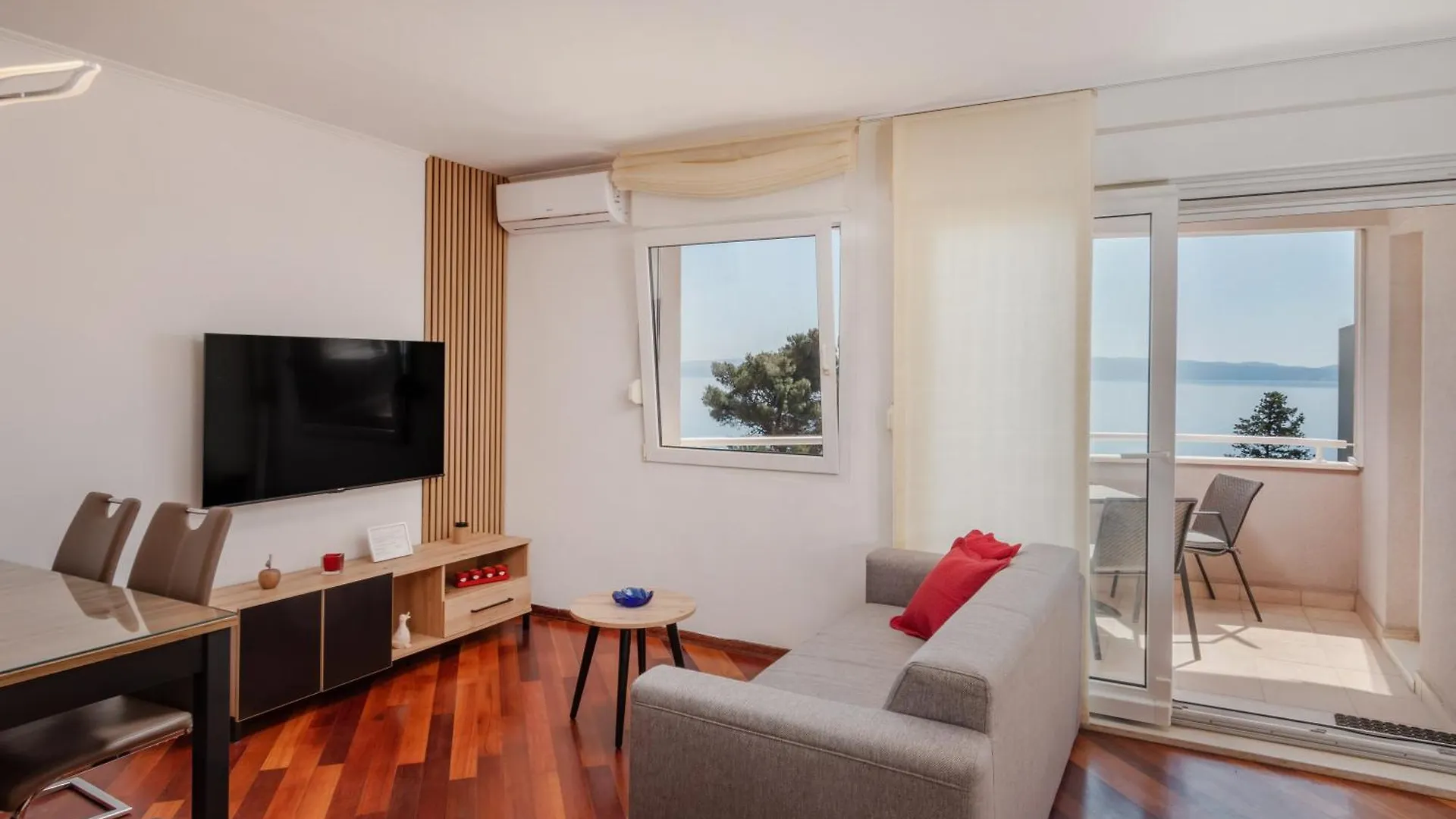 Big Modern Two - Bedroom Apartment With Sea View And Balcony - Spalato Croatia