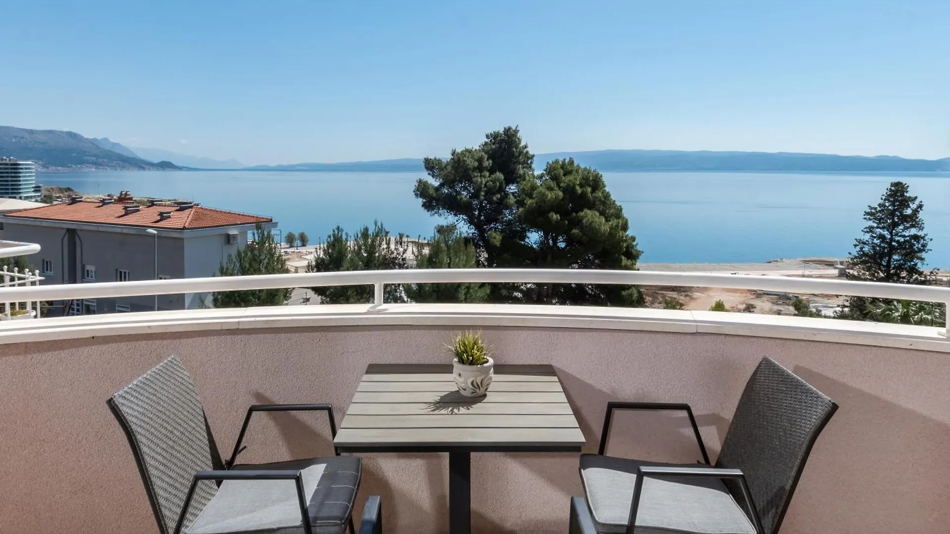 Big Modern Two - Bedroom Apartment With Sea View And Balcony - Spalato 0*, Split Croatia